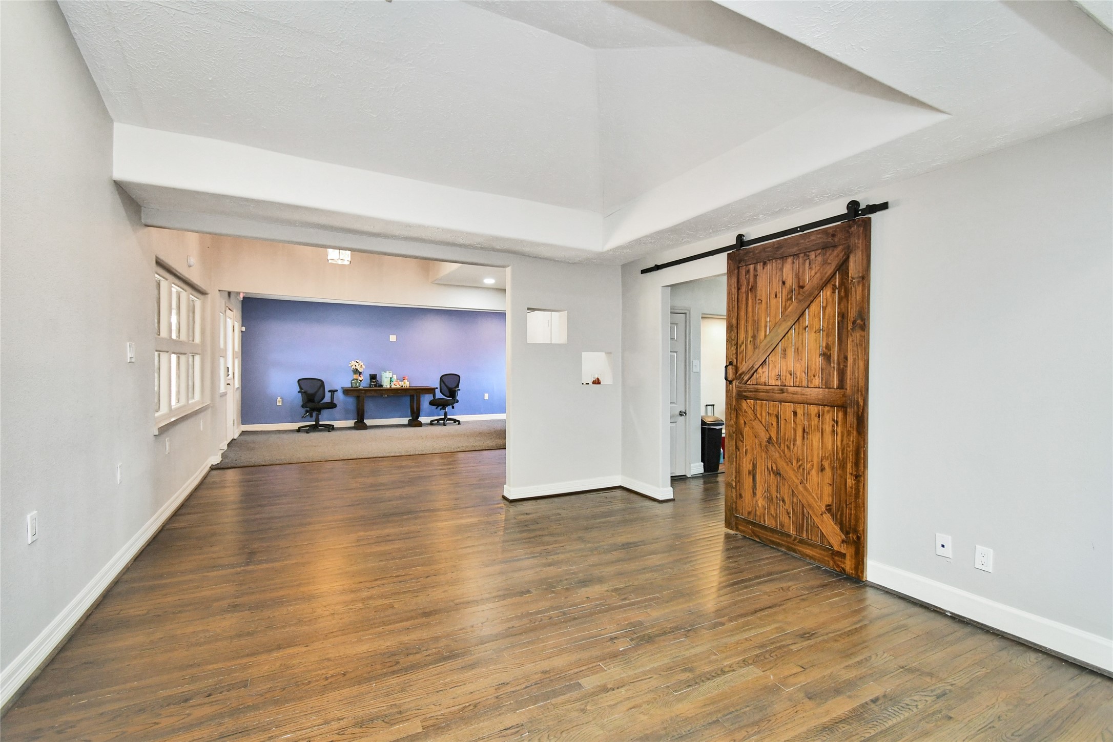 5035 North Freeway Houston, TX 77022 - Photo 19 of 38 a view of a living room with hardwood floor and a window