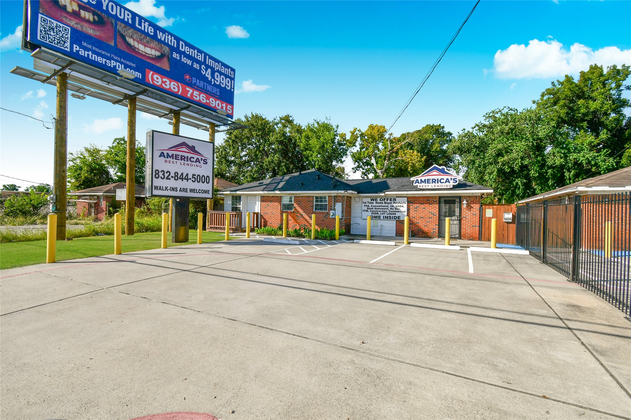 5035 North Freeway Houston, TX 77022 - Photo 3 of 38 a view of a house with a yard and potted plants