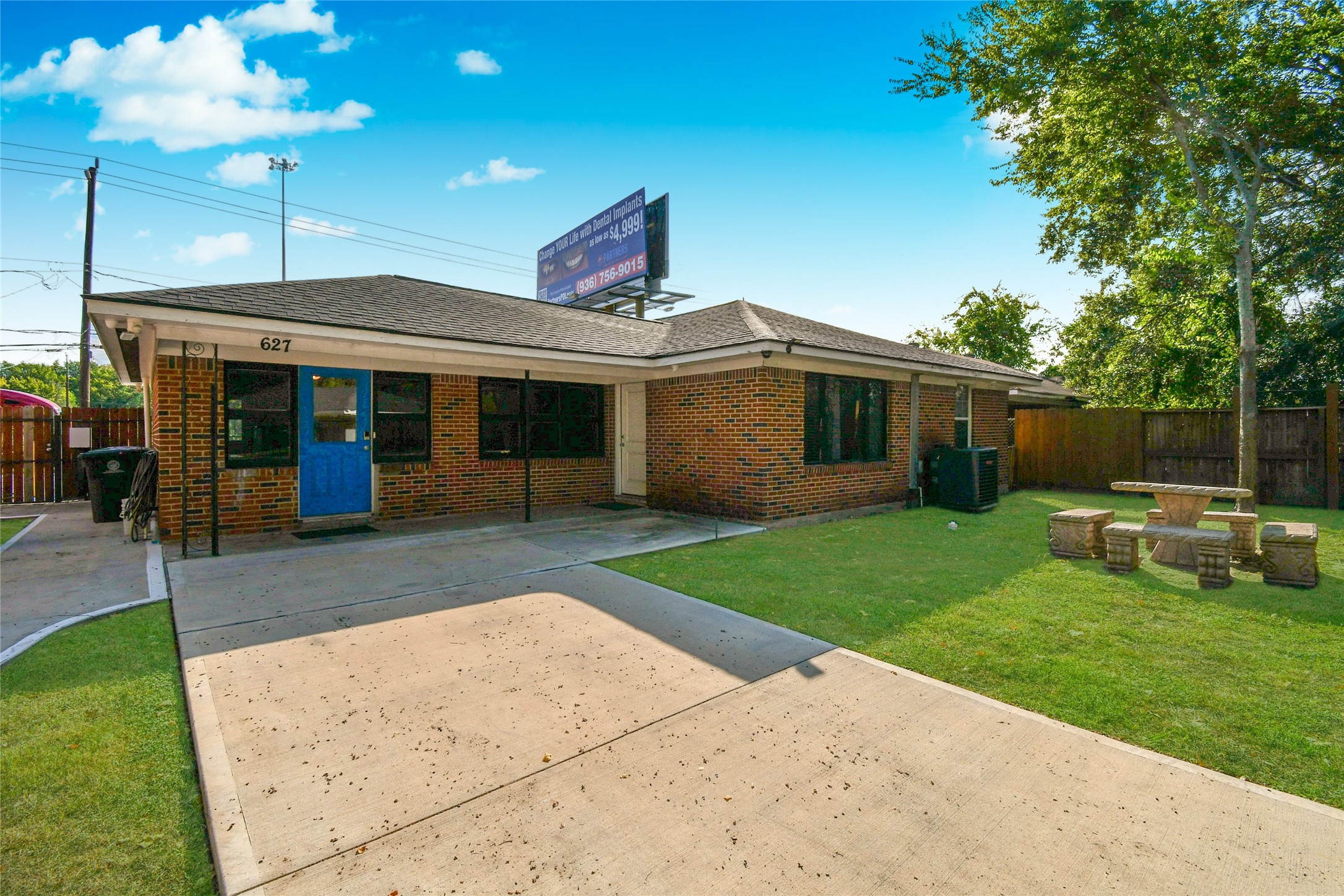 5035 North Freeway Houston, TX 77022 - Photo 32 of 38 a view of a house with a backyard porch and sitting area