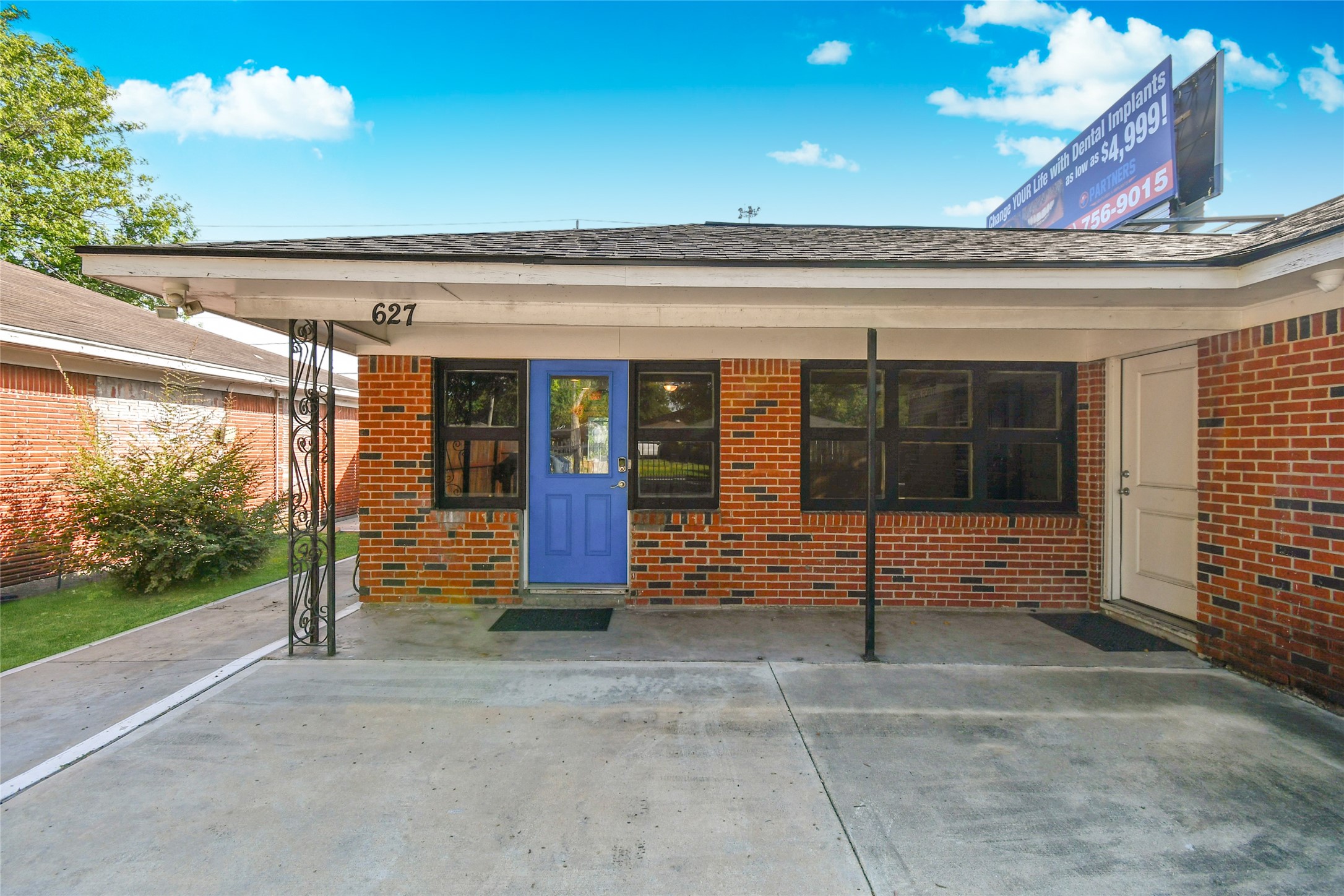 5035 North Freeway Houston, TX 77022 - Photo 35 of 38 a view of a porch with a door