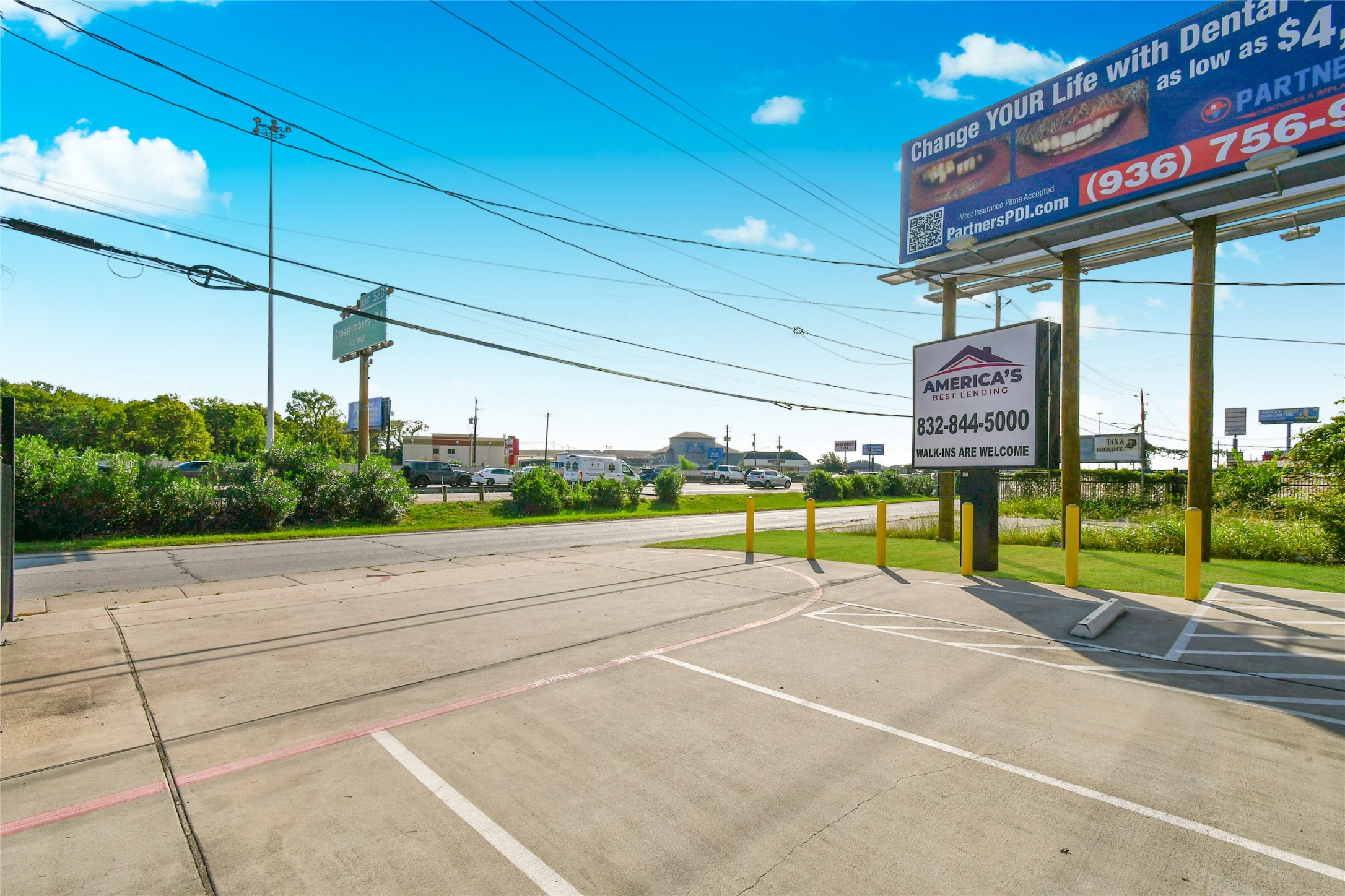 5035 North Freeway Houston, TX 77022 - Photo 4 of 38 a view of a street with an outdoor seating