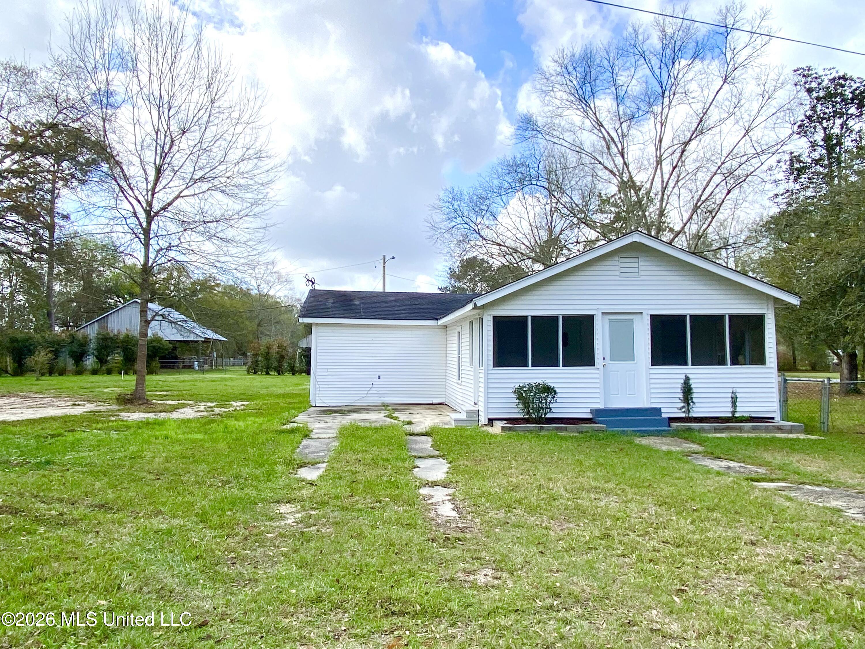 149 Grover Barrett Road Picayune, MS 39466 - Photo 2 of 28 2, IMG_8757