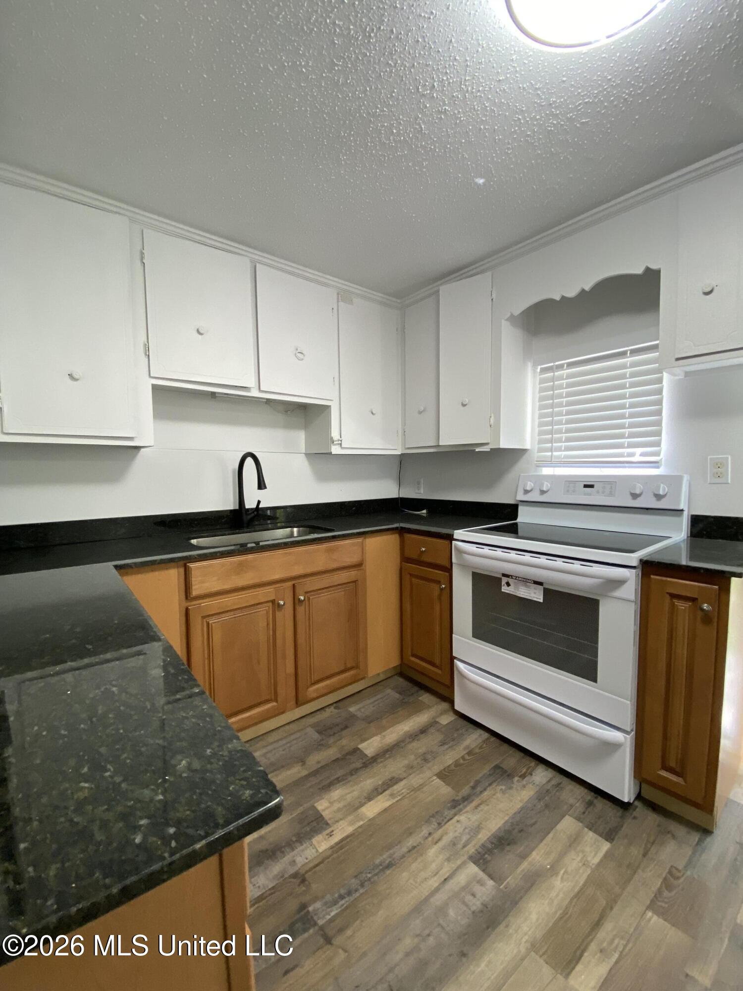 149 Grover Barrett Road Picayune, MS 39466 - Photo 6 of 29 5B, IMG_9012