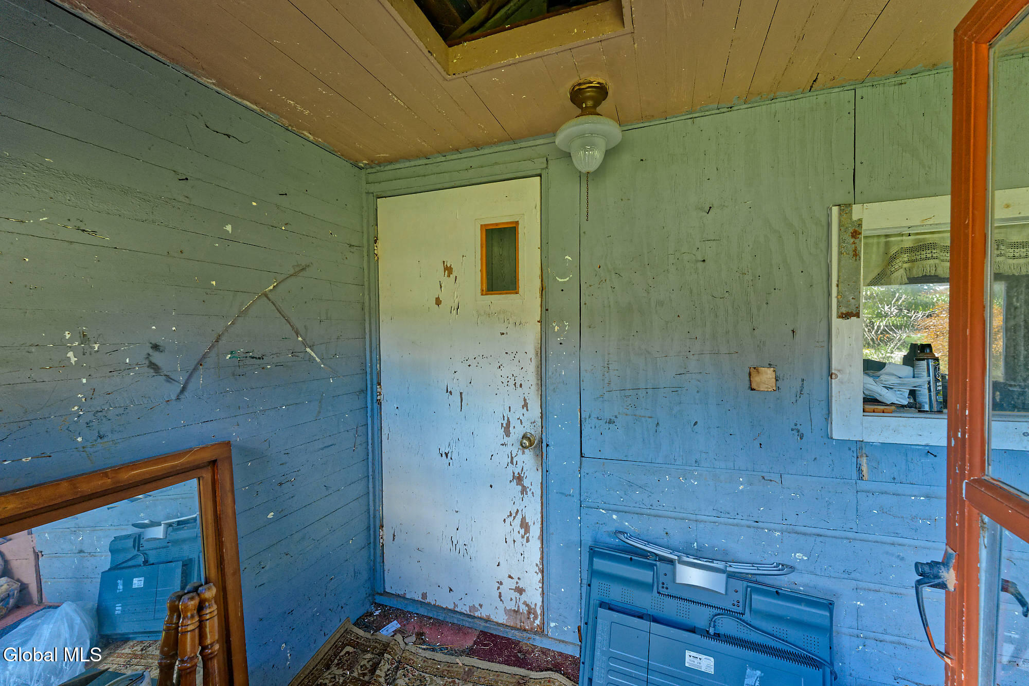 264 Finley Road Milton, NY 12020 - Photo 5 of 8 1 Inside (1)