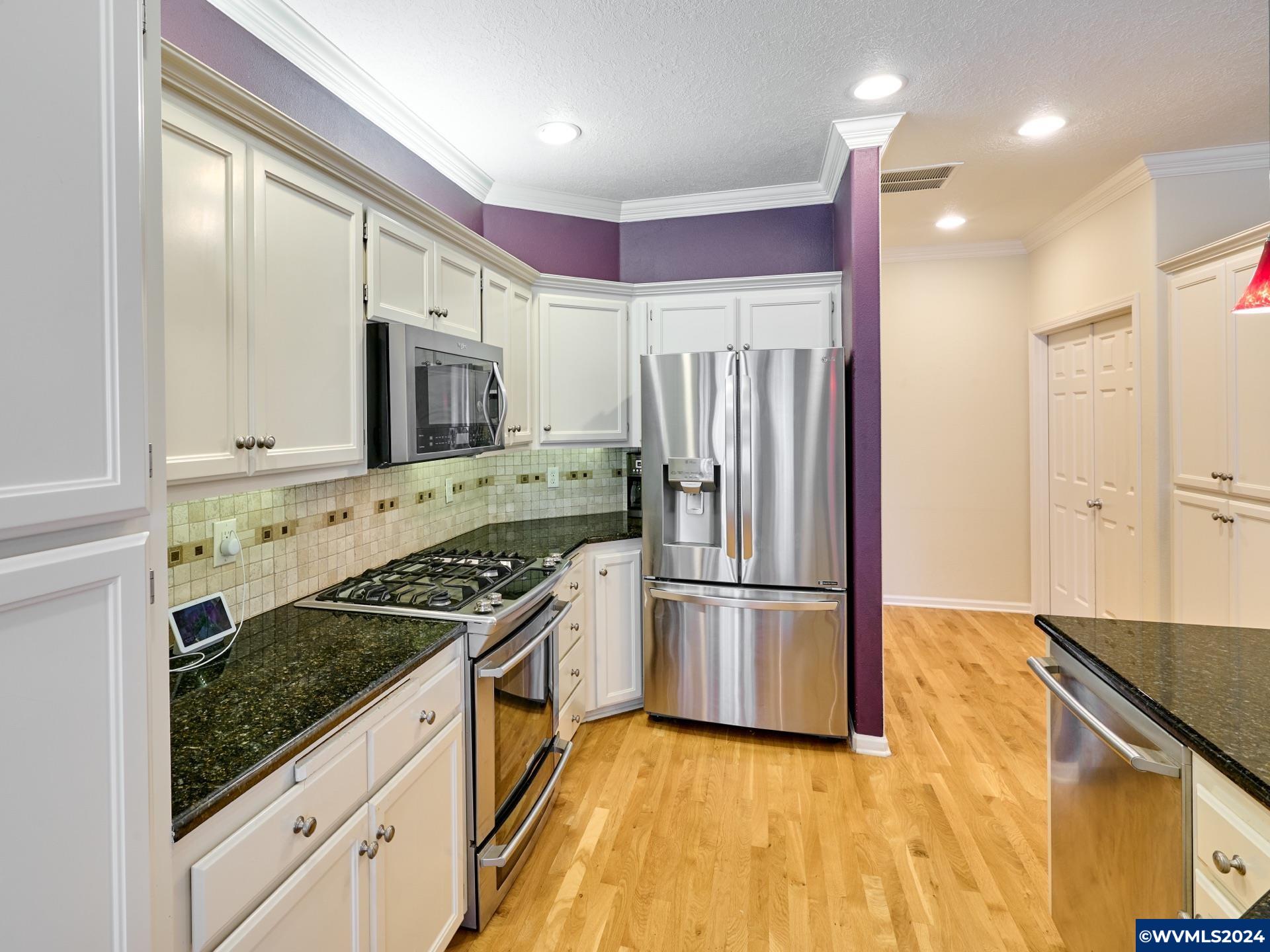 1105 Laurelridge Loop Northeast Keizer, OR 97303 - Photo 10 of 36