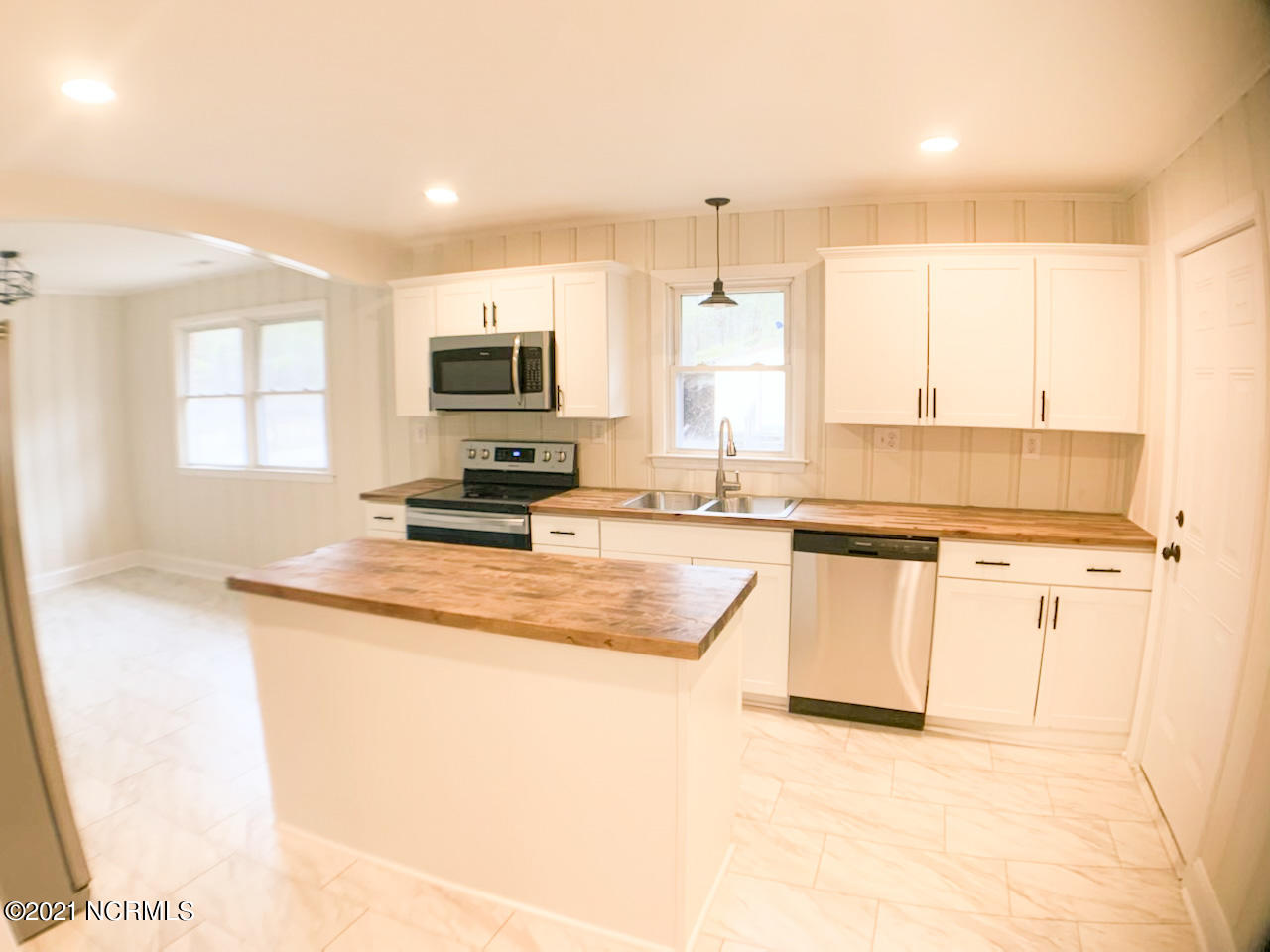 1778 Old Mill Road Wallace, NC 28466 - Photo 3 of 12 Excellent kitchen island