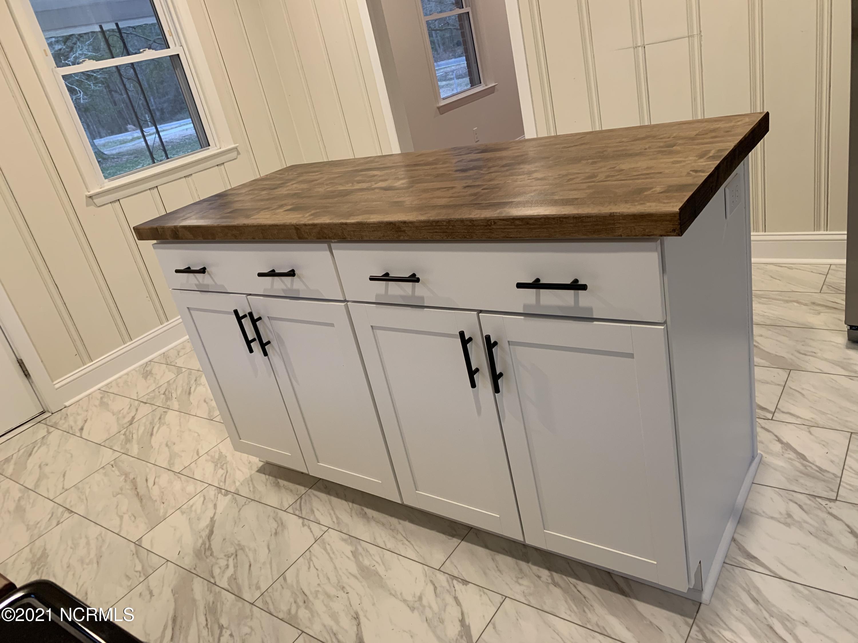 1778 Old Mill Road Wallace, NC 28466 - Photo 6 of 12 Lovely kitchen island