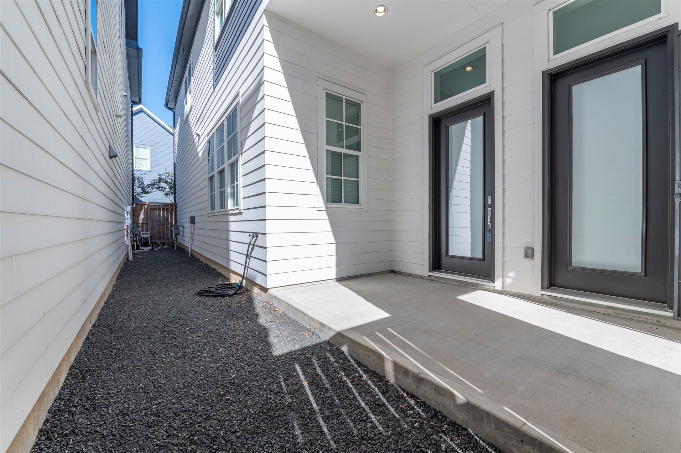 4947 Rusk Street Houston, TX 77023 - Photo 28 of 40 Front entrance/left side patio