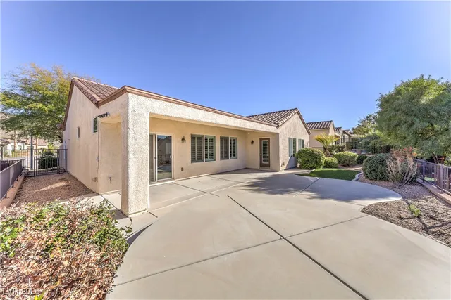 $2,400 | 2219 Bannerwood Street, Henderson, NV 89044