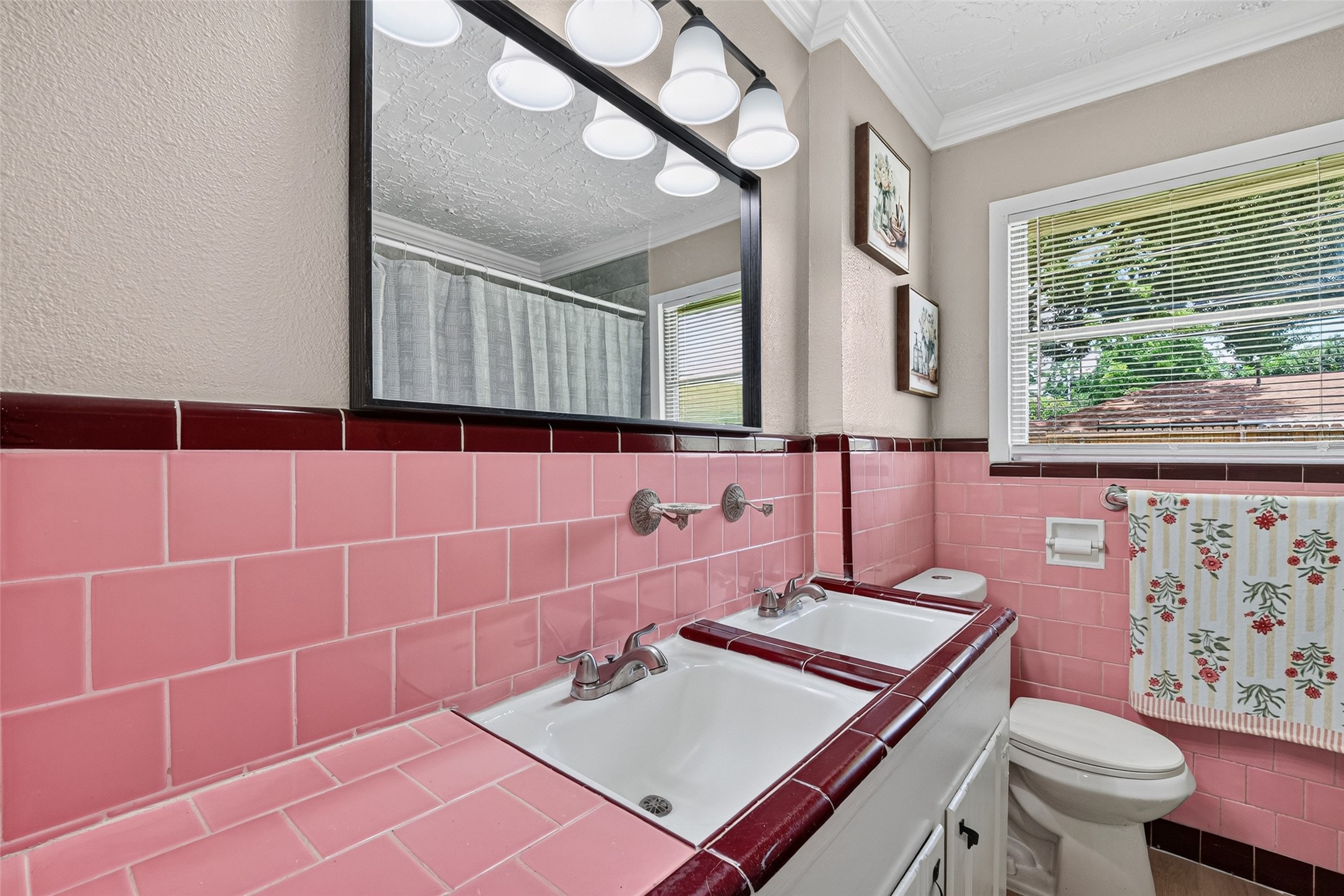 3218 Grant Street Pasadena, TX 77503 - Photo 19 of 26 Enjoy the original design in this restroom. Nice and bright.