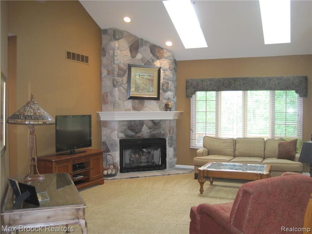 7265 Rabbit Ears Pass, Unit 35 Clarkston, MI 48346 - Photo 7 of 54 Great room