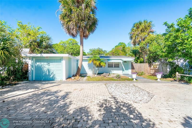 321 Forsyth Street Boca Raton, FL 33487 - Photo 18 of 22 a front view of a house with garden