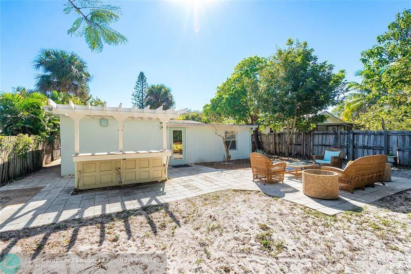 321 Forsyth Street Boca Raton, FL 33487 - Photo 21 of 22 a backyard of a house with barbeque oven and outdoor seating