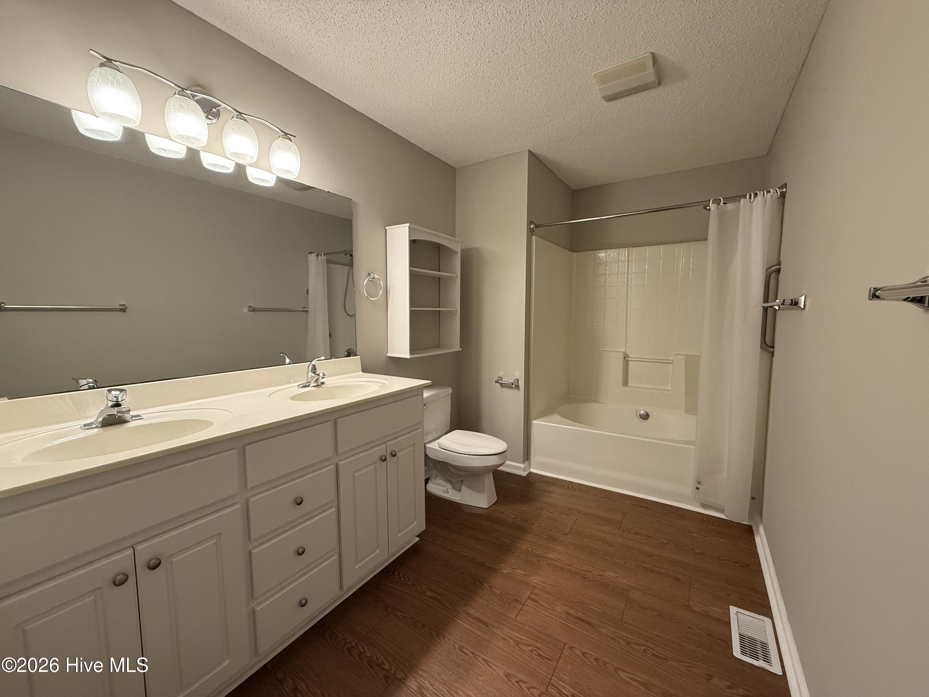 104 Boleyn Loop New Bern, NC 28562 - Photo 12 of 18 Primary Bath