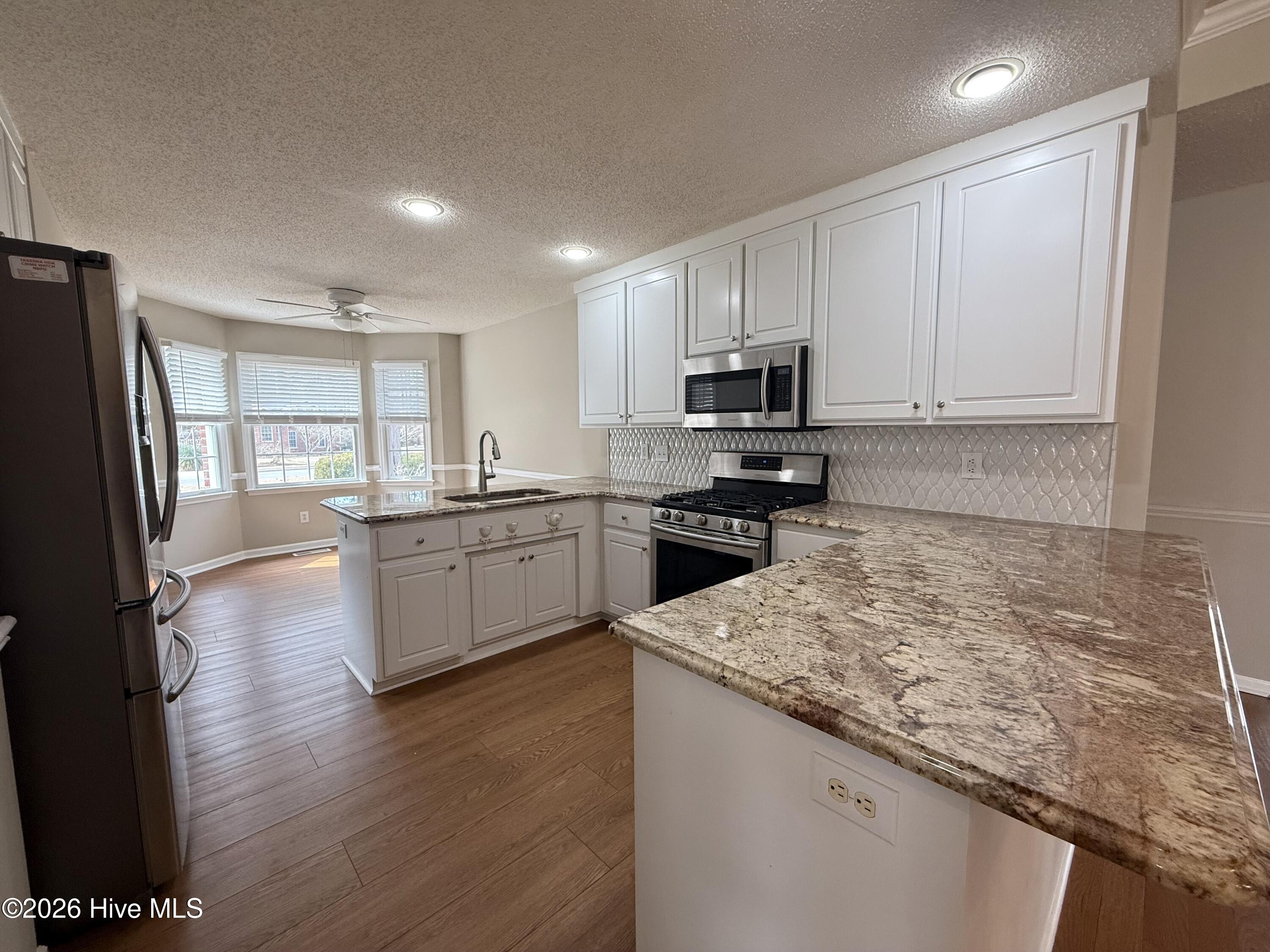 104 Boleyn Loop New Bern, NC 28562 - Photo 4 of 18 Kitchen