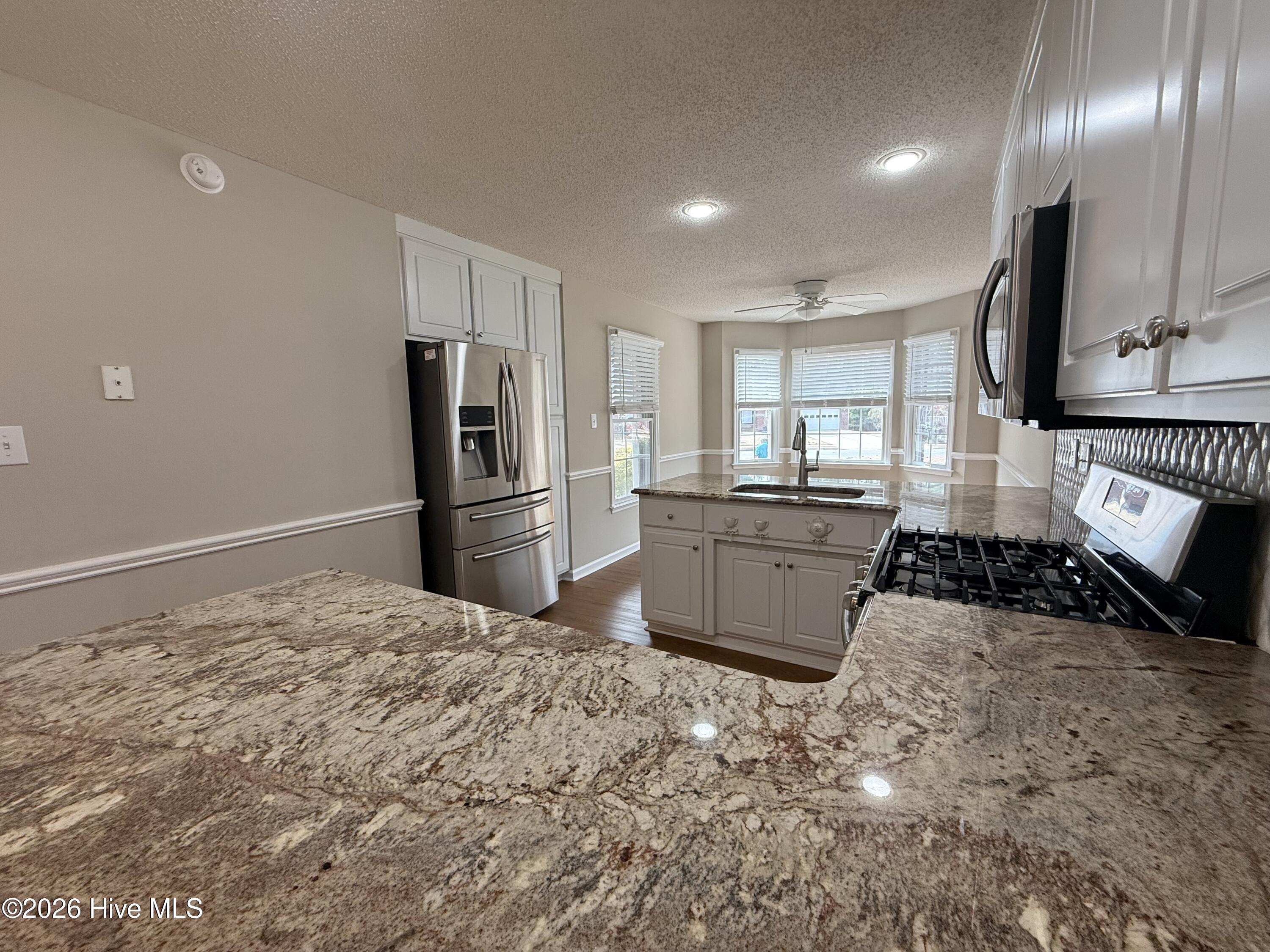 104 Boleyn Loop New Bern, NC 28562 - Photo 5 of 18 Kitchen