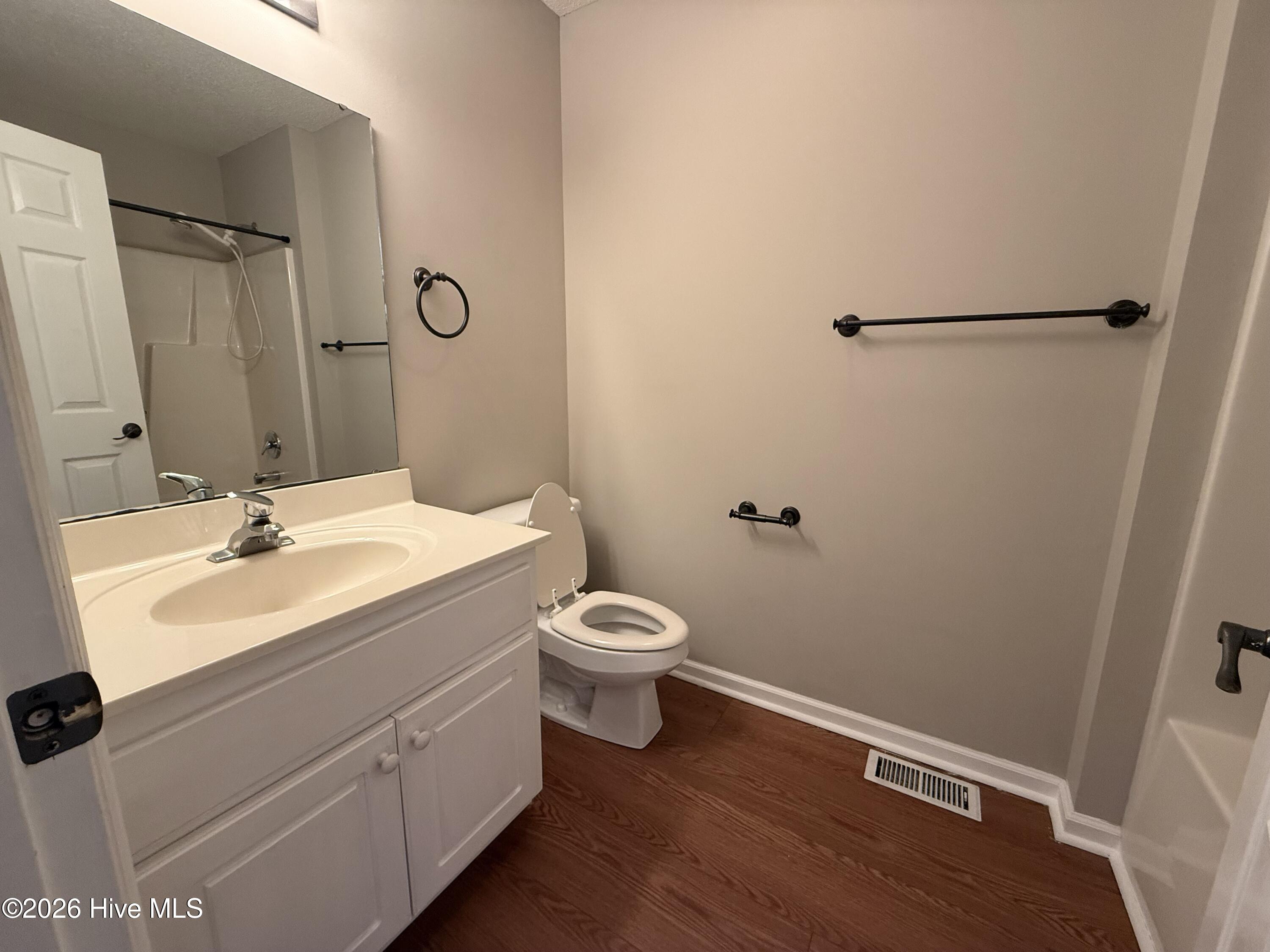 104 Boleyn Loop New Bern, NC 28562 - Photo 8 of 18 Hall Bath