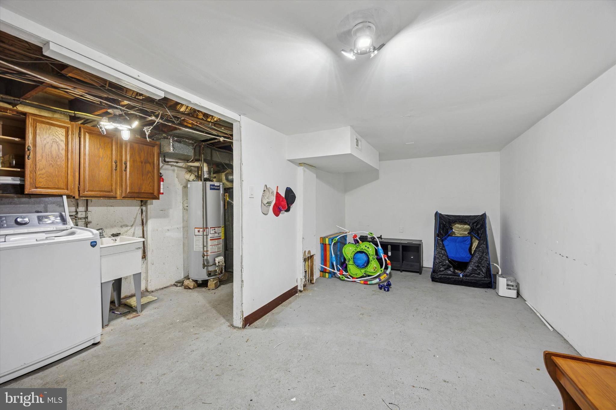 1946 Carter Road Folcroft, PA 19032 - Photo 19 of 26 a view of game room with washer and dryer