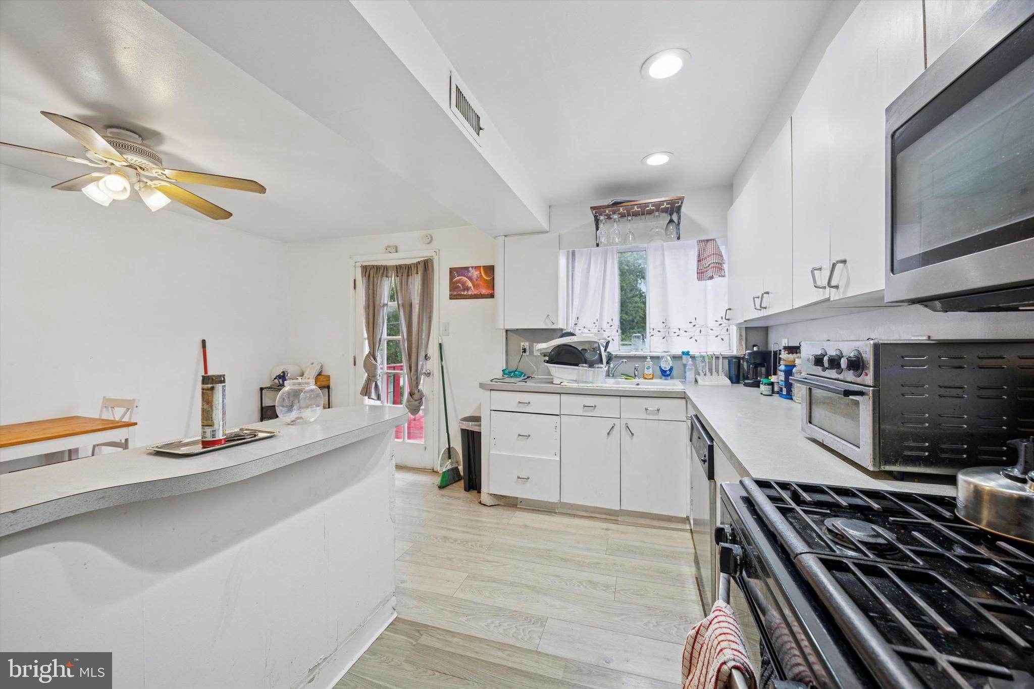 1946 Carter Road Folcroft, PA 19032 - Photo 7 of 26 a kitchen that has a lot of cabinets in it and appliances