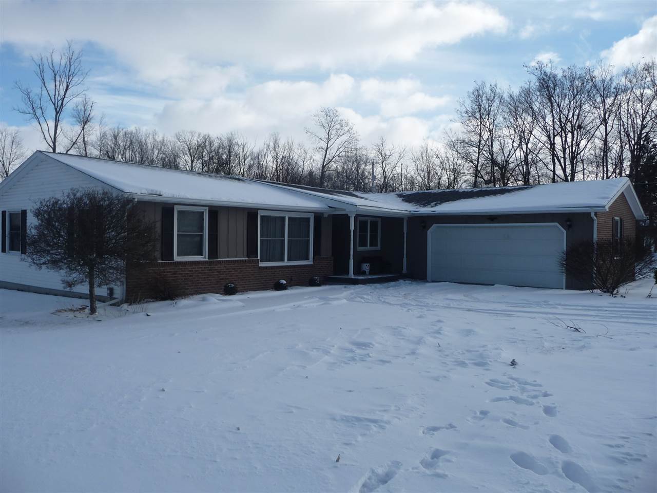 6119 Hartzell Road Fort Wayne, IN 46816 - Photo 2 of 20