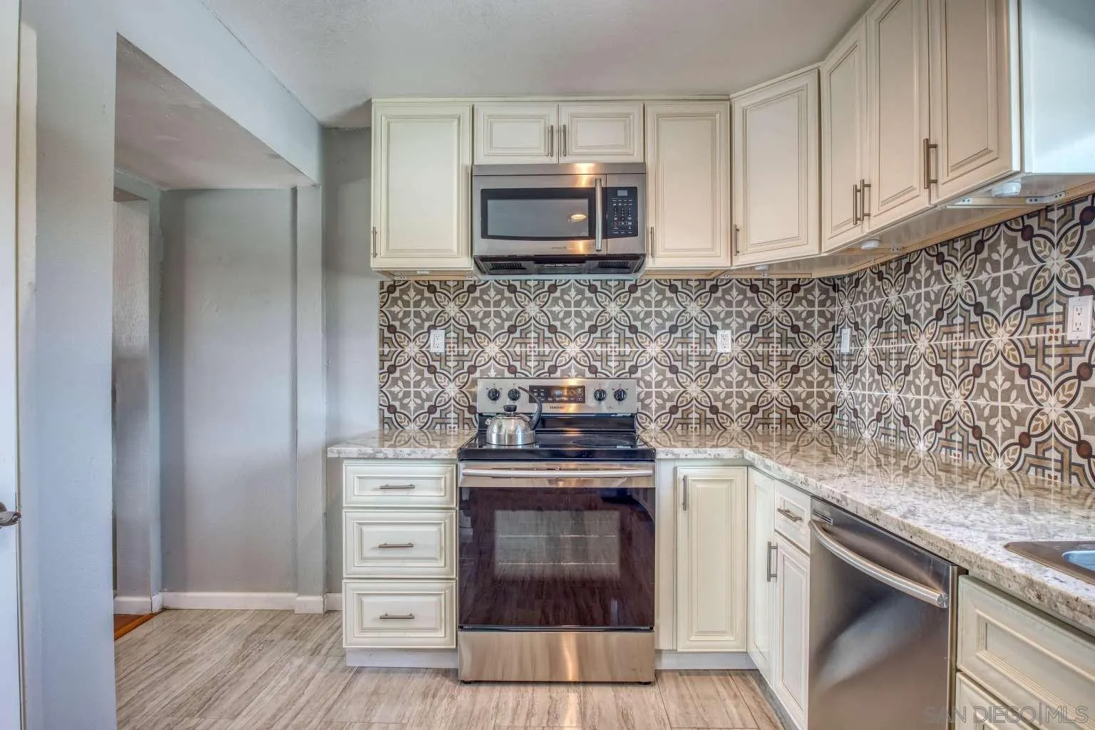 45050 Camaron Road Temecula, CA 92590 - Photo 14 of 40