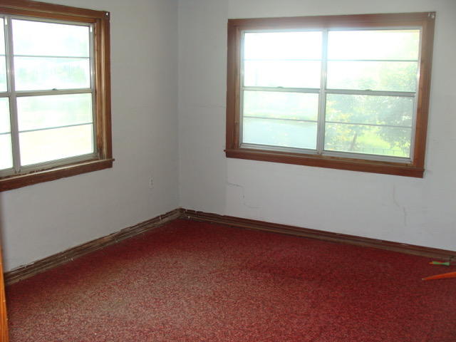 592 Mims Road DeFuniak Springs, FL 32433 - Photo 40 of 67 an empty room with a window