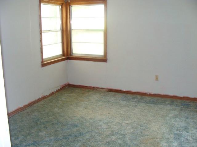 592 Mims Road DeFuniak Springs, FL 32433 - Photo 42 of 67 an empty room with a window