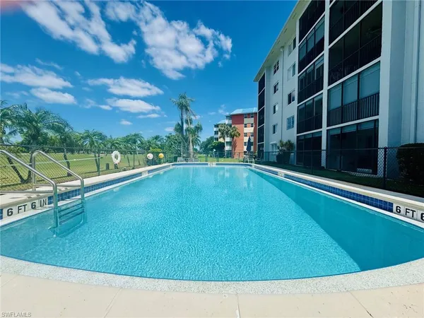$199,900 | 190 Pebble Beach Boulevard, Unit 304, Naples, FL 34113