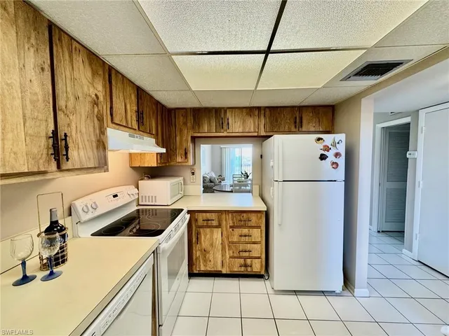 $212,000 | 190 Pebble Beach Boulevard, Unit 304, Naples, FL 34113