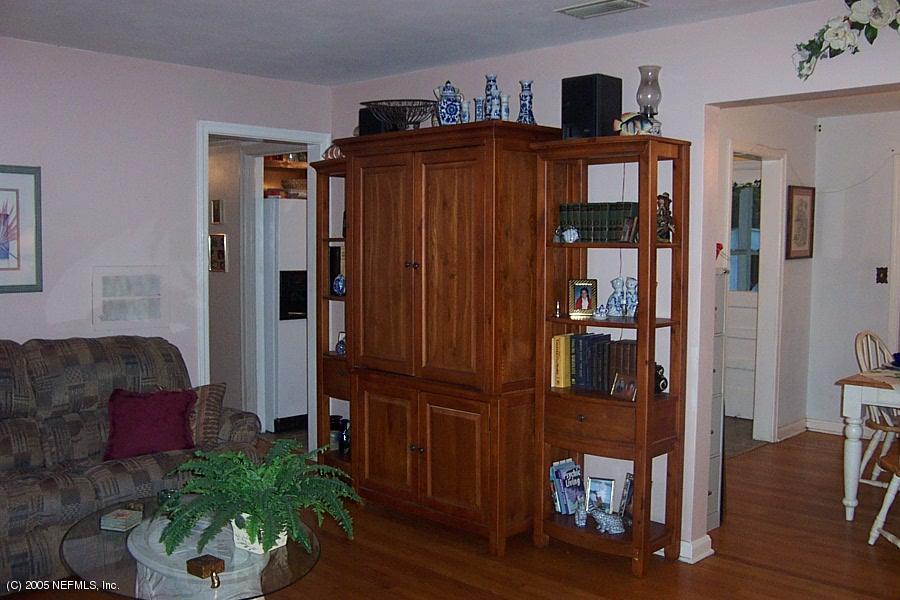 7236 St Augustine Road Jacksonville, FL 32217 - Photo 3 of 3 Living Rm