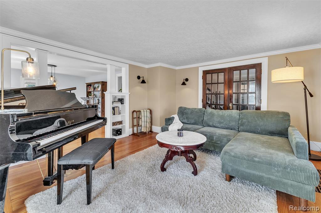 21109 Gill Road Farmington, MI 48335 - Photo 14 of 57