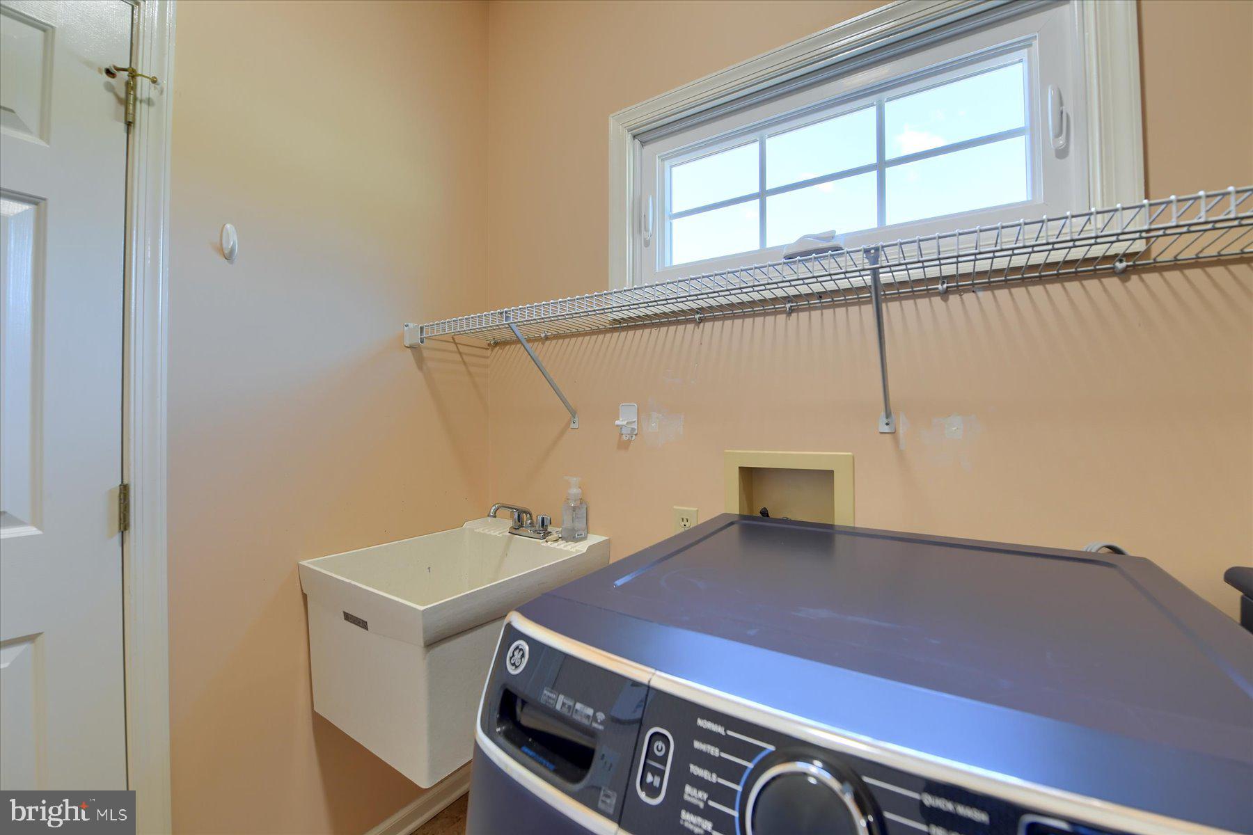 6525 Windmere Road Harrisburg, PA 17111 - Photo 27 of 65 Laundry/Mudroom