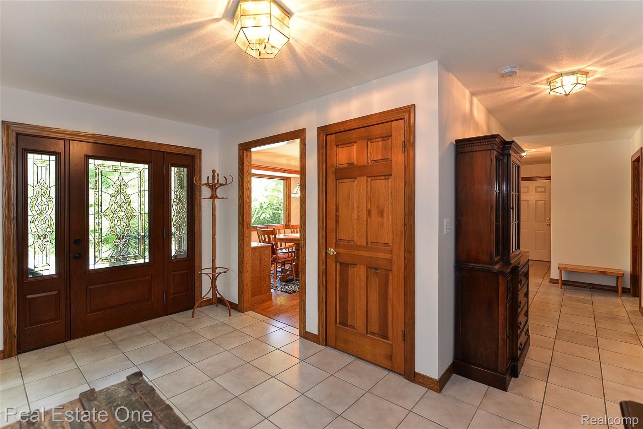 11414 Dunham Road Hartland, MI 48353 - Photo 9 of 49 Warm and Inviting