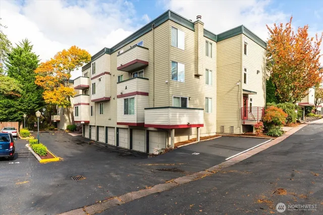 $234,950 | 18102 15th Avenue Northeast, Unit A302, Shoreline, WA 98155