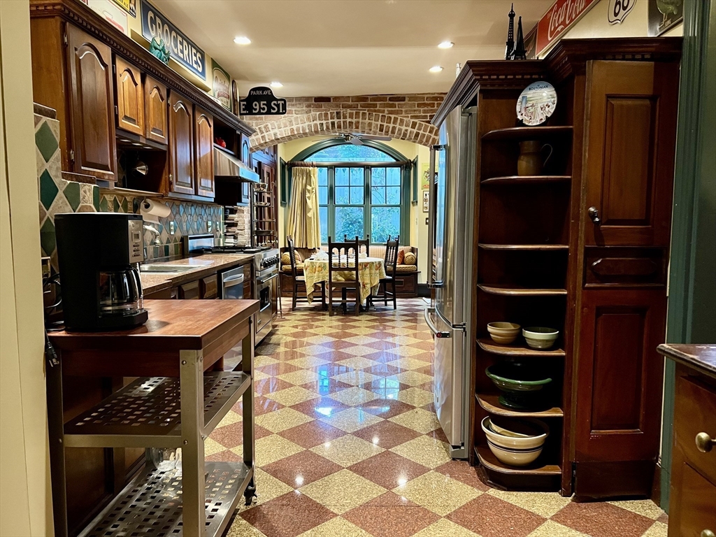 684 Washington Street, Unit 1 Brookline, MA 02446 - Photo 4 of 30