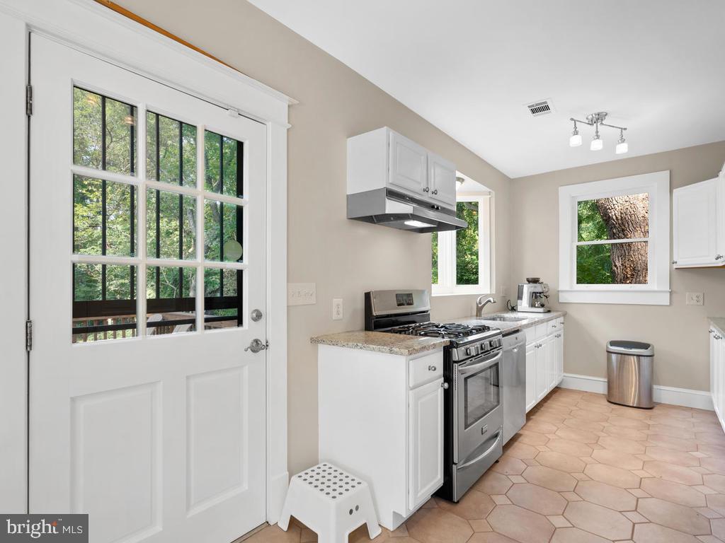 4800 Ravenswood Road Riverdale, MD 20737 - Photo 13 of 41 Gallery Image 13