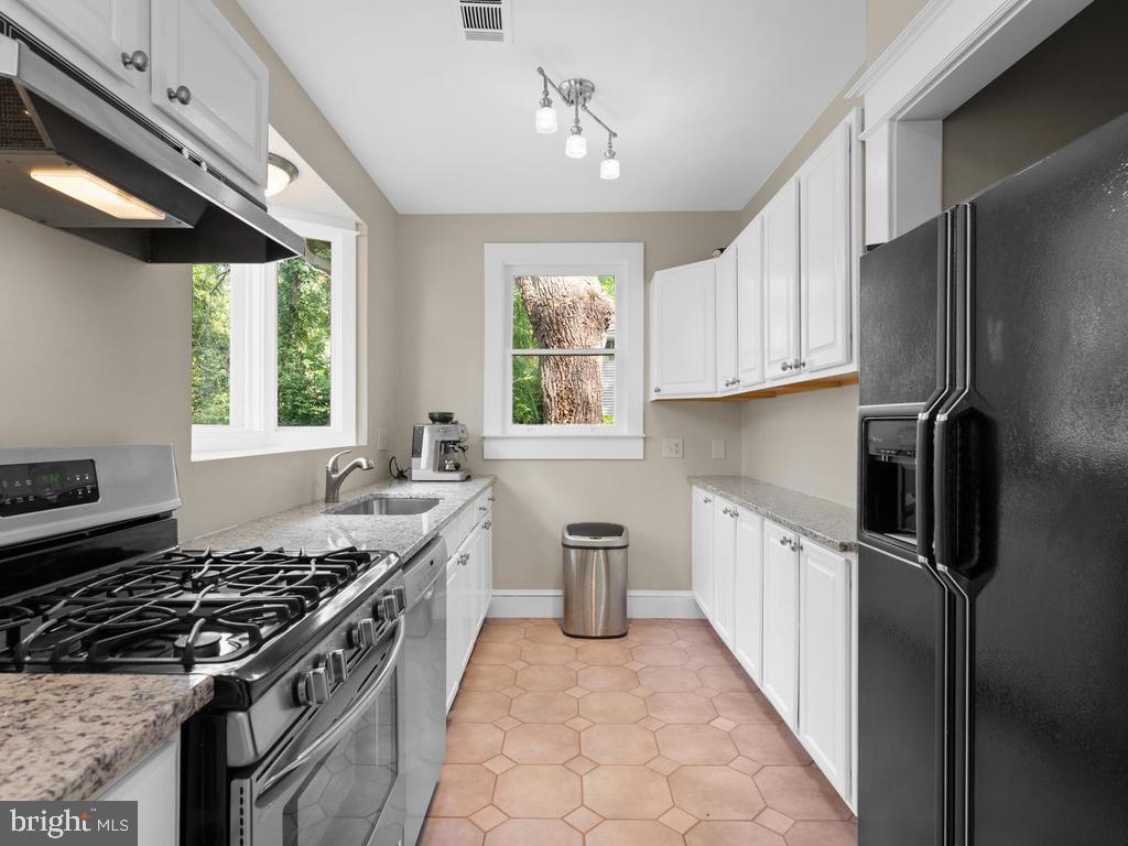 4800 Ravenswood Road Riverdale, MD 20737 - Photo 8 of 41 Gallery Image 8