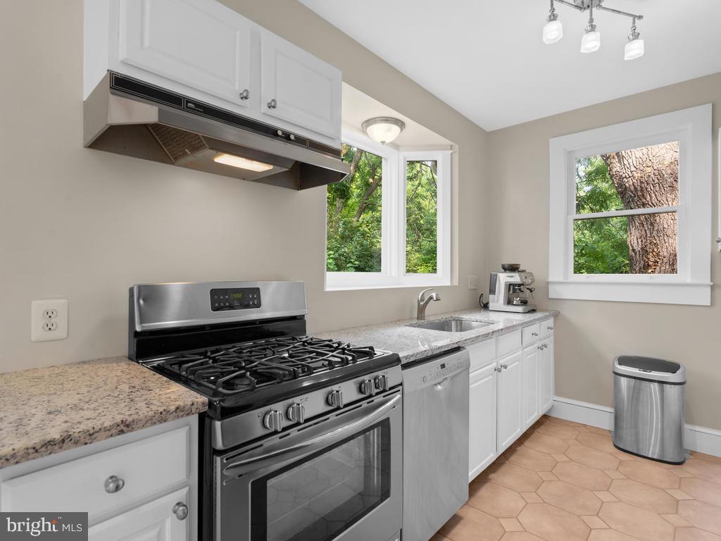 4800 Ravenswood Road Riverdale, MD 20737 - Photo 9 of 41 Gallery Image 9