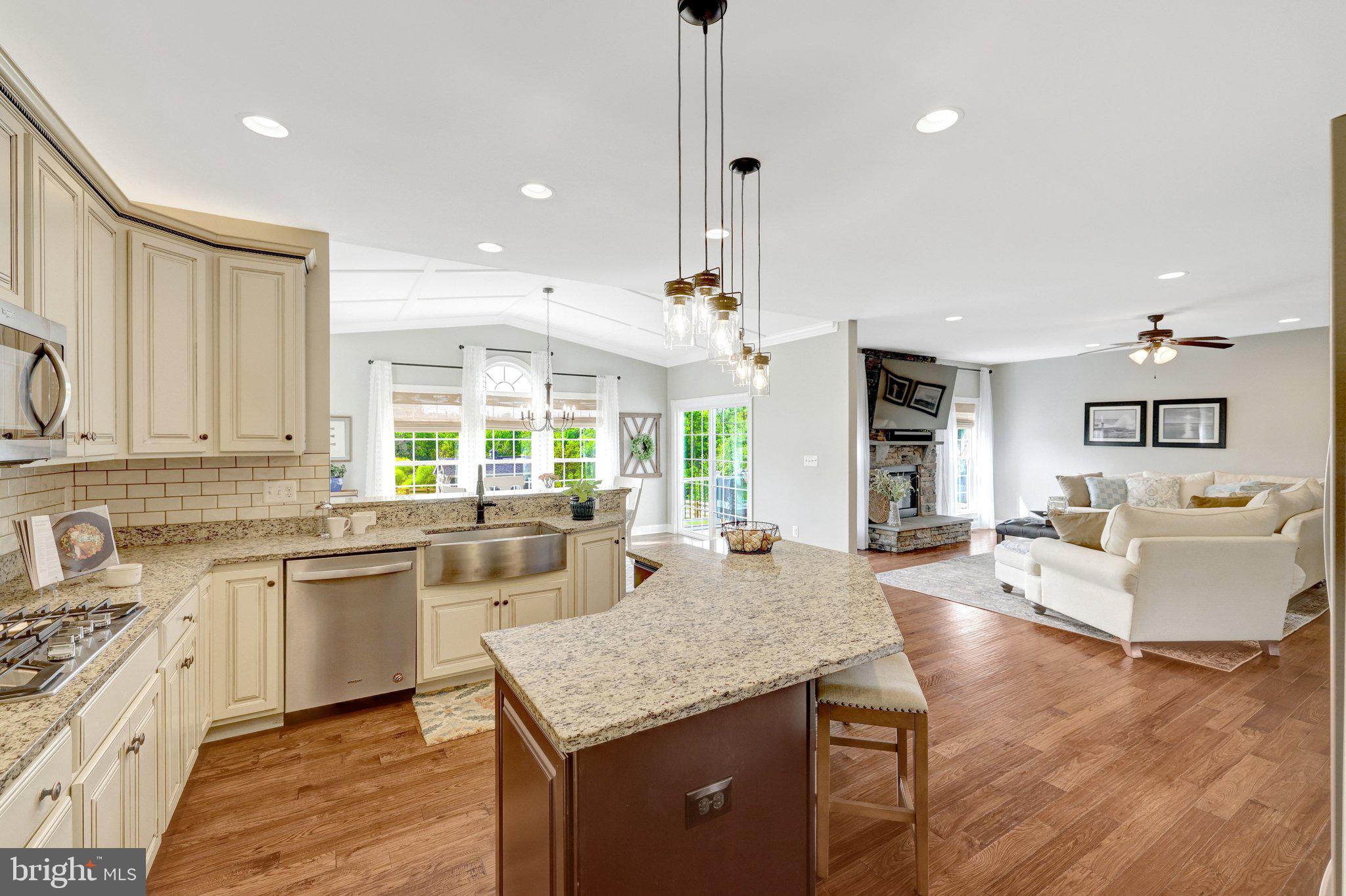 15002 Mountain Road Purcellville, VA 20132 - Photo 18 of 60 Well-designed areas with three Rooms in One
