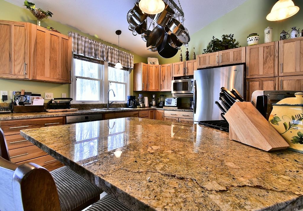 4669 Barnes Road Traverse City, MI 49684 - Photo 3 of 20 1897600-2.JPG