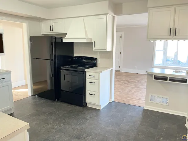 $147,900 | 930 Northwest Harrison Street, Topeka, KS 66608