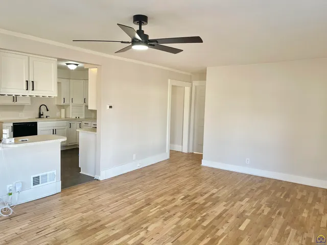 $147,900 | 930 Northwest Harrison Street, Topeka, KS 66608