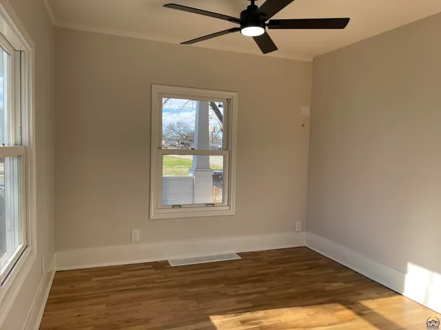 $147,900 | 930 Northwest Harrison Street, Topeka, KS 66608