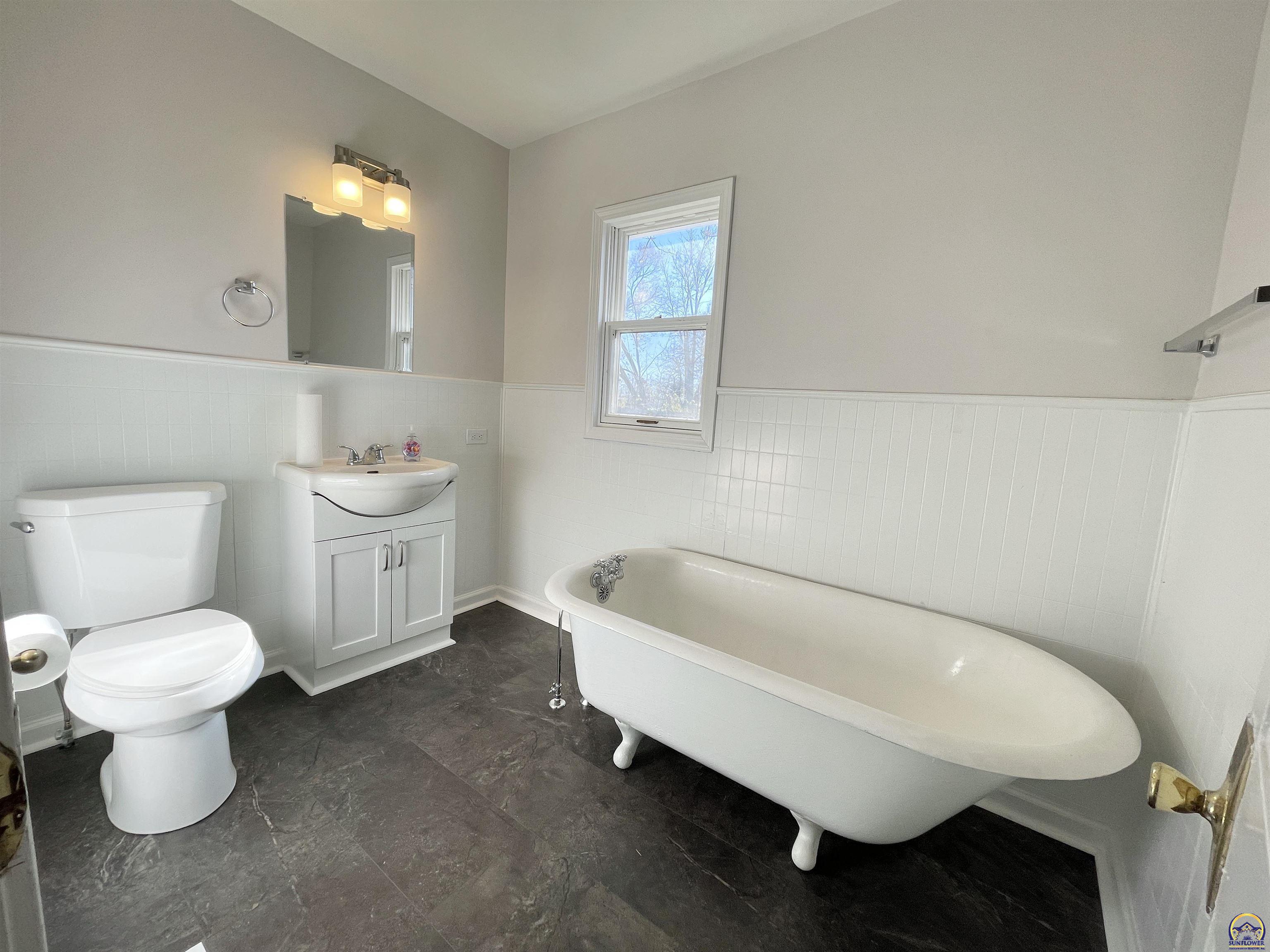 930 Northwest Harrison Street Topeka, KS 66608 - Photo 23 of 40