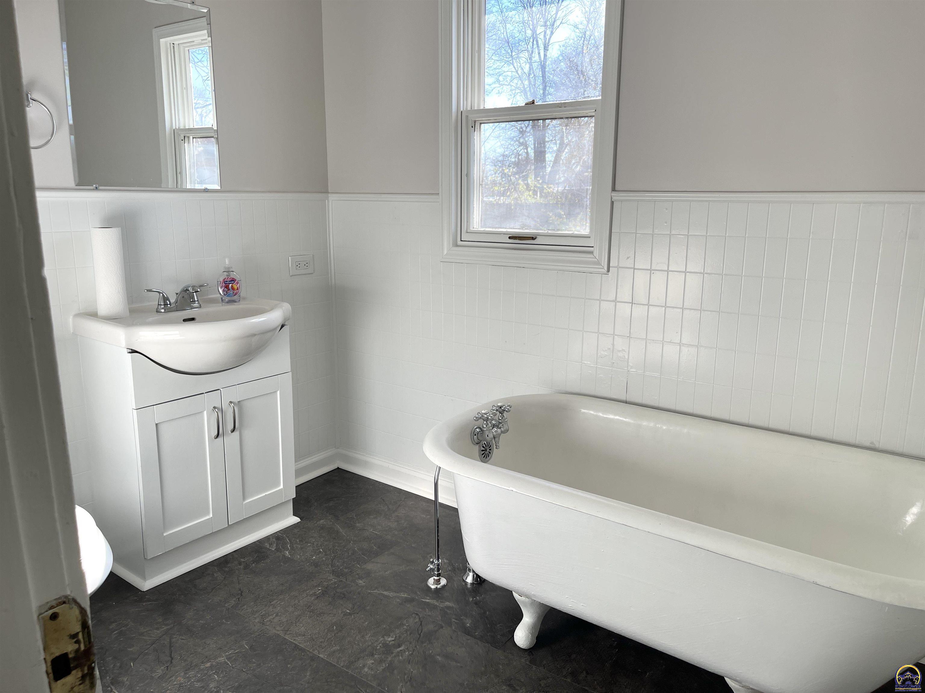 930 Northwest Harrison Street Topeka, KS 66608 - Photo 24 of 40