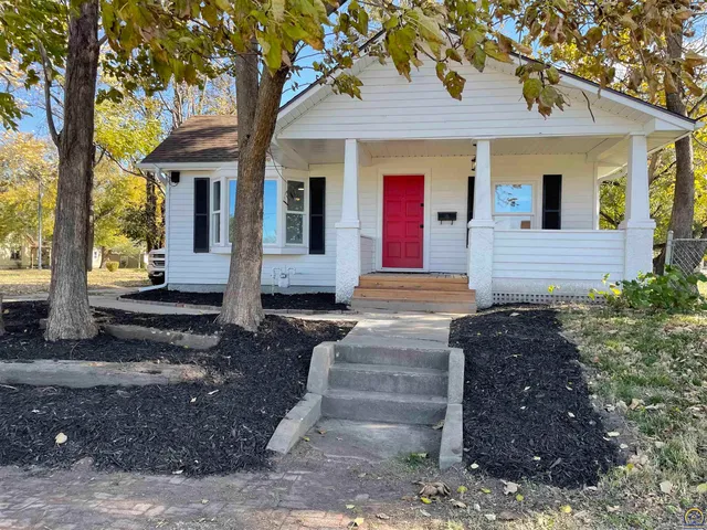 $147,900 | 930 Northwest Harrison Street, Topeka, KS 66608