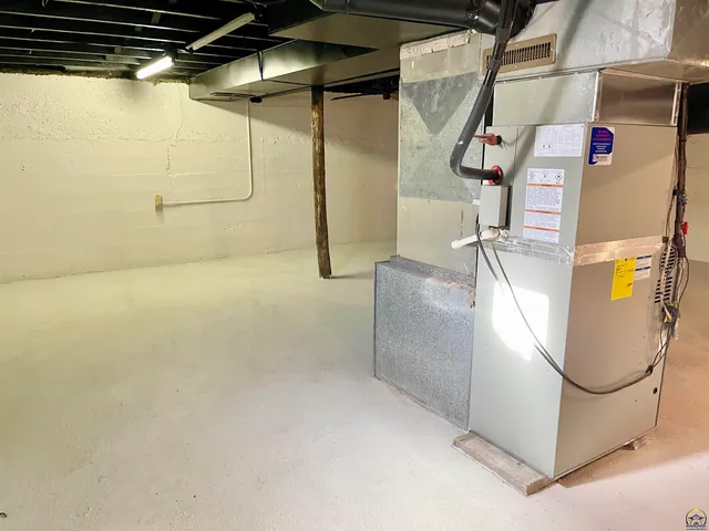 $147,900 | 930 Northwest Harrison Street, Topeka, KS 66608