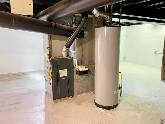 $147,900 | 930 Northwest Harrison Street, Topeka, KS 66608