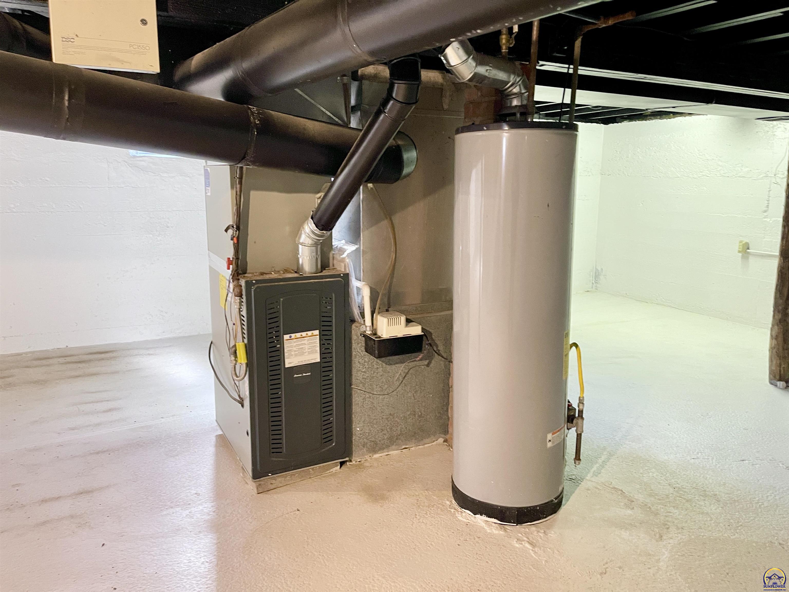 930 Northwest Harrison Street Topeka, KS 66608 - Photo 35 of 40