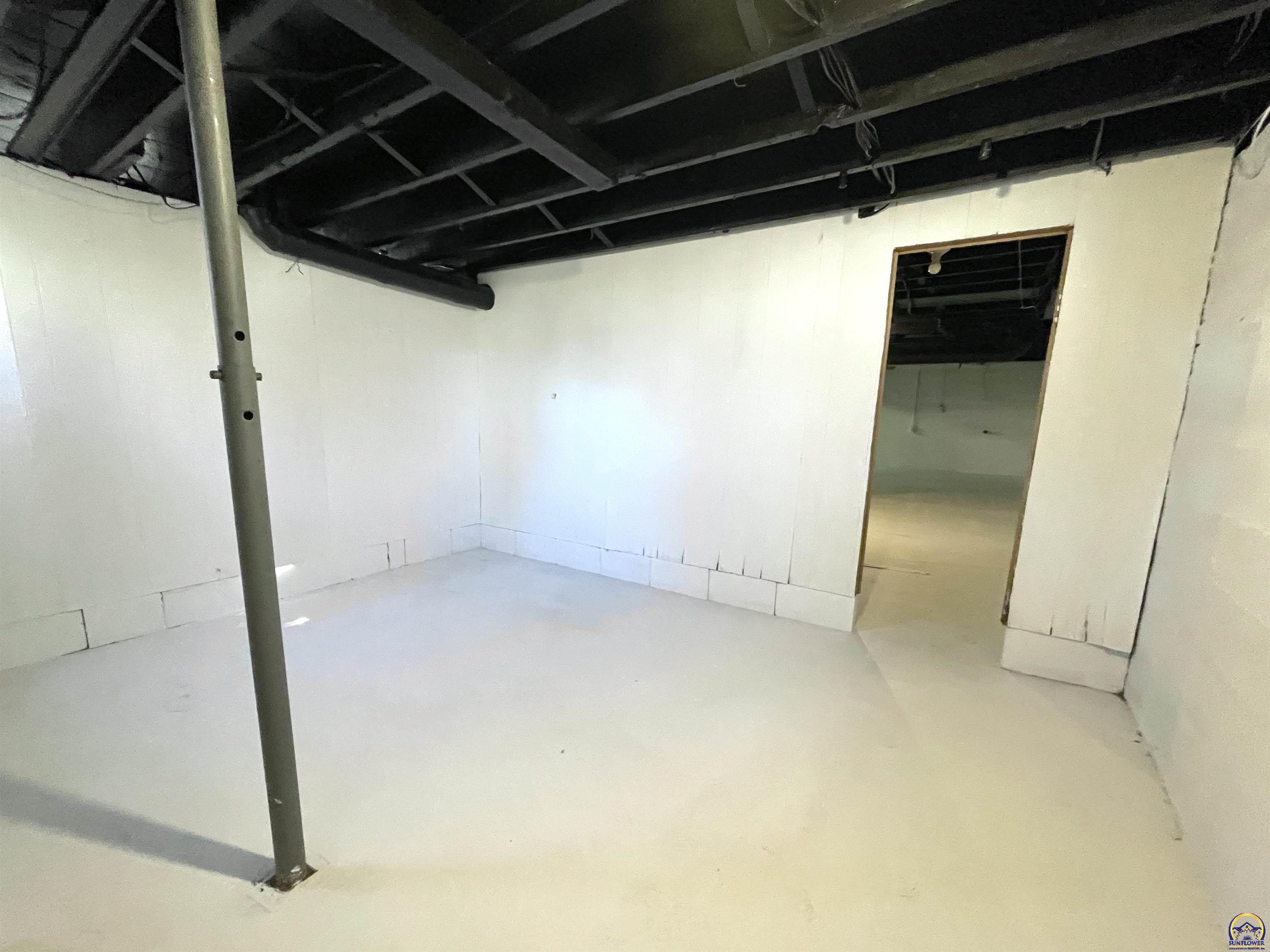 930 Northwest Harrison Street Topeka, KS 66608 - Photo 37 of 40